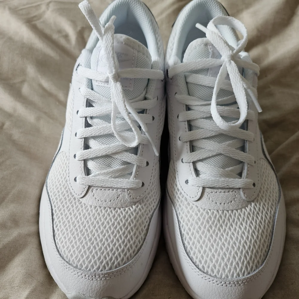 Nike Air Max Systm Youth Size 6 Sneakers